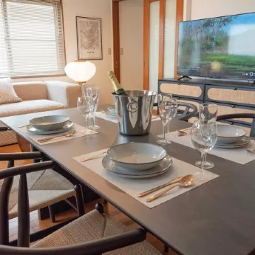 Spacious 120 m² / 4 BRs / Sleeps 8 / 3 min Station