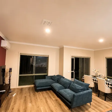 Family Townhouse in Wantirna | 3BR • 2.5BA