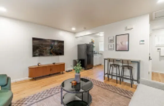 Designer Living Pet-Friendly UNR 2BR 1BATH
