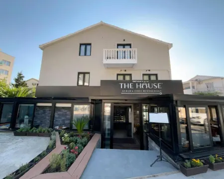 The House Rooms Hotels in Budva
