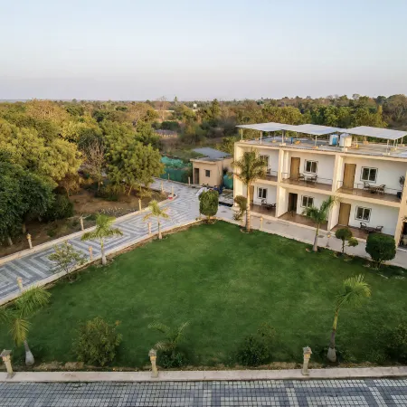 Radsum- Luxury Farmhouse & Resort