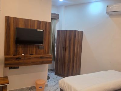 Hotel R R Tripathi