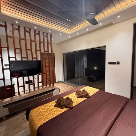 Samudhra Beach Villa,Mahabalipuram- Sea view, Pool & Lawn