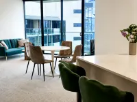 Luxury Waterfront 2BR Designer Apartment | Free Parking | Near Marvel - Pet friendly
