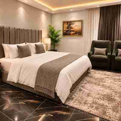 Highline Stays Goldcrest Mall and Residency DHA Rooms