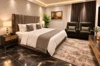 Highline Stays Goldcrest Mall and Residency DHA - Apartments
