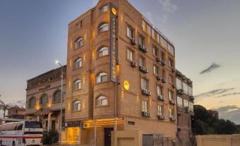 Pyramids Plateau Hotel