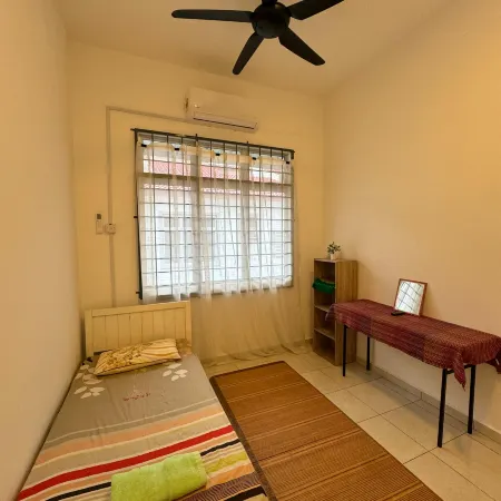 Fallem's Homestay I 4 Rooms I Fully Aircond I WiFi