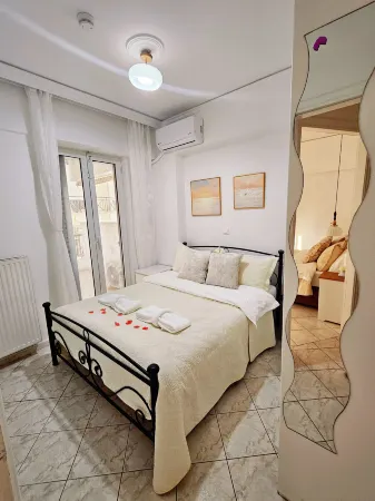 Good Dream Apartment next to Acropolis subway station, two bedrooms with a view of the Acropolis Отели рядом с достопримечательностью «Одеон Герода»