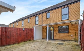 Fast Wi-Fi | Free Parking | 10 Mins to City Centre