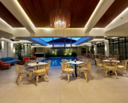 โรงแรมชูเกอร์แลนด์