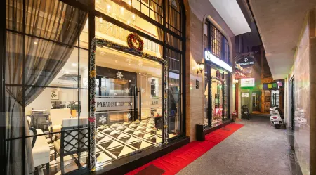 Paradise Grand Center Hotel Hanoi Отели рядом с достопримечательностью «Hanoi Open University»