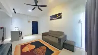 2-5pax Sunshine Beachfront, Wifi, 50"TV, FREE PARKING & POOL