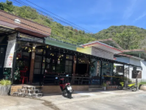 ใบไม้ โรงแรมในเกาะสีชัง