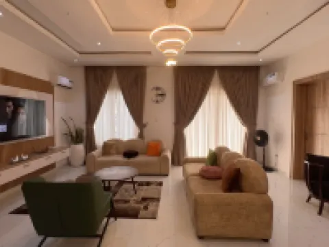 Mauxworth Homes and Apartments โรงแรมในอิเคจา