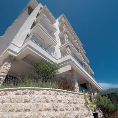 Horizon Jane one bedroom apartment with pool