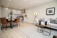 Charming 2BR Home in a Popular Urban Quarter
