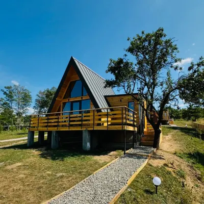 Chiang Mai A-Frame Cabin | Hot Tub Escape 住宿飯店