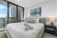 Essentia Surfers Paradise Boutique Apartments - Homestays