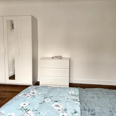 Park Street Accommodation, Room1