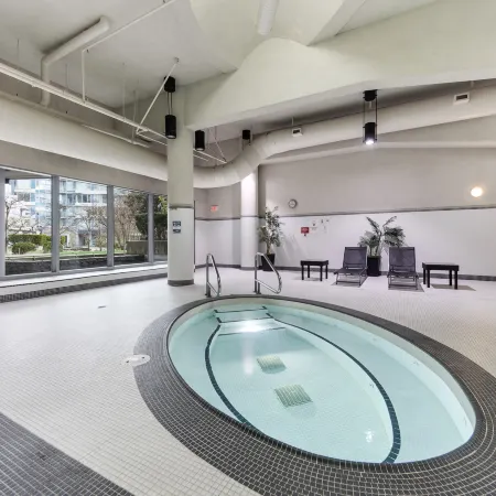 Spacious 2BR 2BA in Downtown Vancouver + Free Parking
