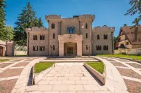 The Castle | your unique way of retreat