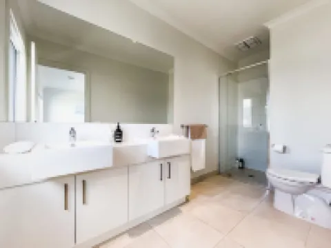 Stylish Berwick Home with WiFi, Smart TV, Garage