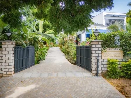 CORAL REEF VILLAS –  with private pool, Watamu