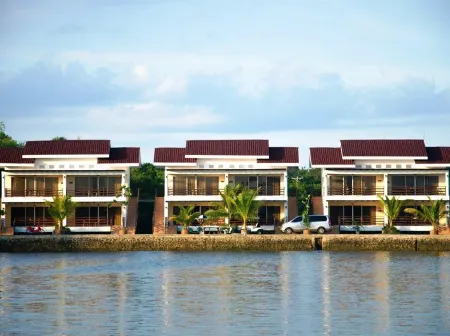 Papakit's Marina and Fishing Lagoon powered by Cocotel Отели рядом с достопримечательностью «Багакей Пойнт Лайтхаус»