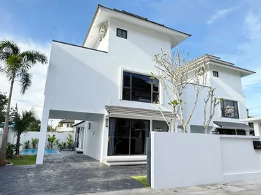 รูปภาพของวิลล่าหรูพร้อมสระว่ายน้ำ ใกล้ตัวเมืองเชียงใหม่ 4 ห้องนอน 5 ห้องน้ำ