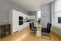 Spacious 3 Bedrooms in Cardiff Bay w/ Parking