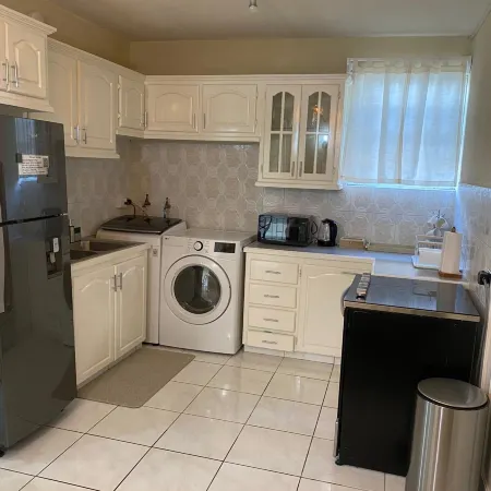 Comfy, Spacious Apartment near the beach