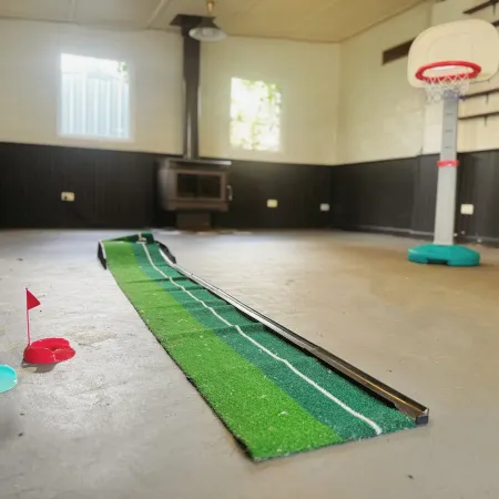 5BR 2.5BTH Family Retreat Game Room and Big Backyard