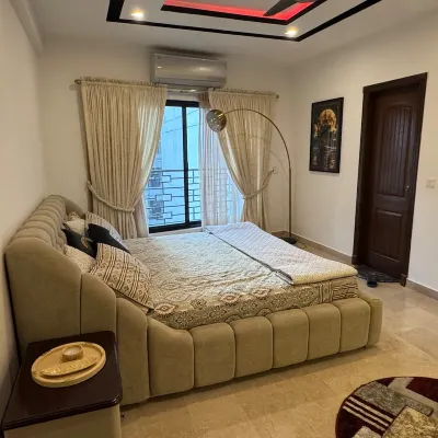 Modern 1BR | King Bed  Balcony | Rooftop Hotels near E-11 Sector