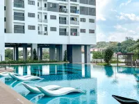 Trader Garden Residences by TROFF - مسبح