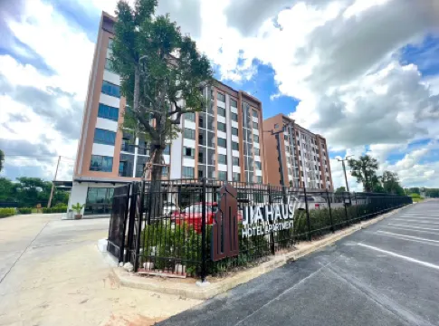 Jia haus Hotel Apartment Hotels near Buri Ram