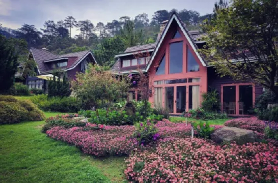 Lat Valley Retreat Village Hotels in 