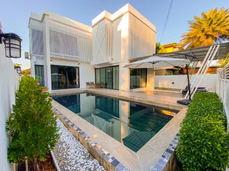 Monte Villa Chiang Mai Отели рядом с достопримечательностью «Zen Paradise Chiang Mai Villa»