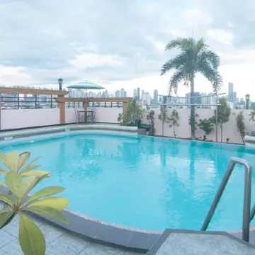 Urban Travellers Hotel by RedDoorz