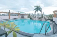 Urban Travellers Hotel by RedDoorz