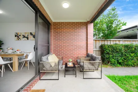 Lovely 4BR Austral Retreat Close to Station For 10 Guests Отели в г. Кэтрин Филд