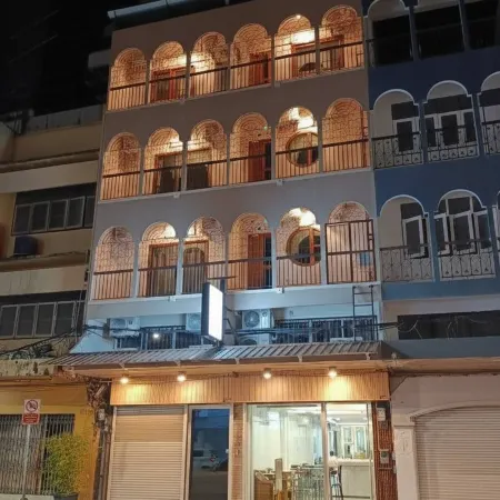 STARHOUSE