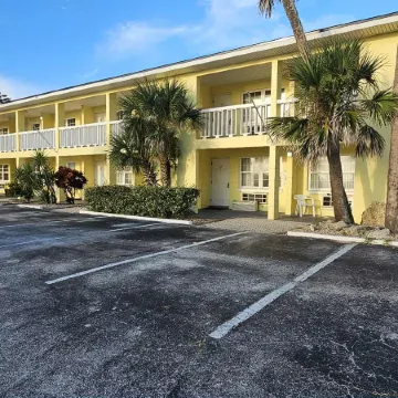 Studio 1 Motel Отели рядом с достопримечательностью «Loggerhead Marina»