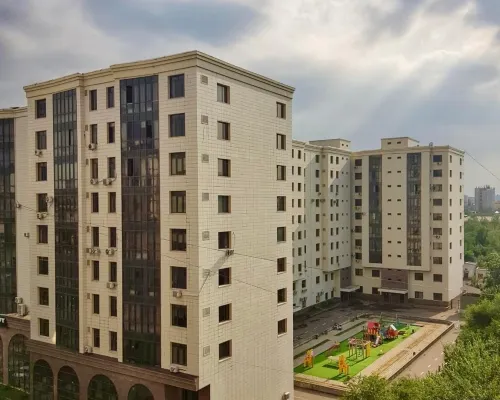 Meken Hotel Almaty 赛兰附近的飯店