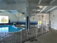 Twin City Inn & Suites - piscina