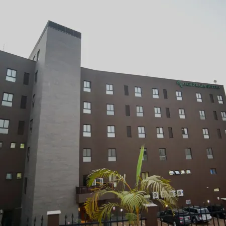 Oak Plaza Suites