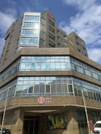 8&9Hotel Отели рядом с Аэропорт Пуэнт-Нуар Агостино Нето