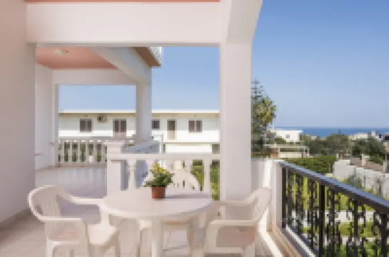 Captain Michalis Apartments - 750m from Kalamaki Beach