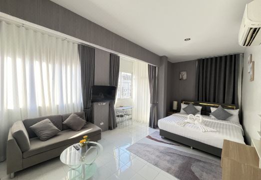 파통 해변 또는 번화가 전경