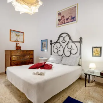 Corte Fiorita - City Center historical stay